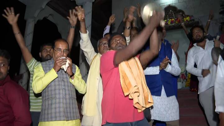 কাল থেকেই সিএএ-নিয়ে করা যাবে আবেদন। এমন আবহে ট্যুইট করেছেন রাজ্যের বিরোধী দলনেতা শুভেন্দু অধিকারী।