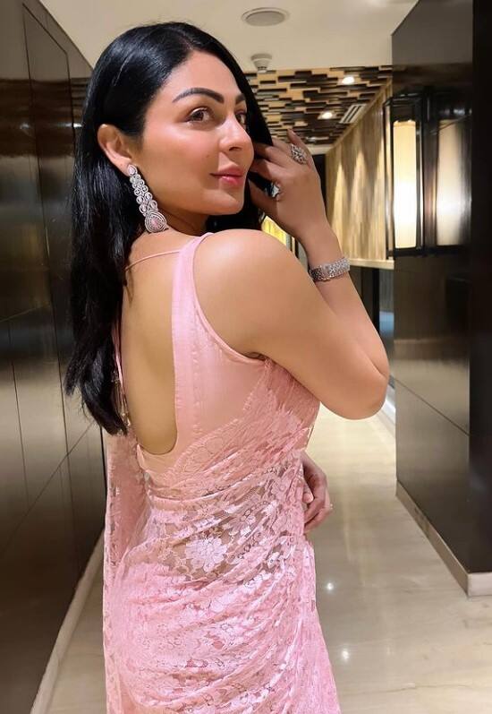 ਨੀਰੂ ਬਾਜਵਾ ਨੇ ਪਿੰਕ ਸਾੜੀ 'ਚ ਦਿਖਾਈਆਂ ਦਿਲਕਸ਼ ਅਦਾਵਾਂ