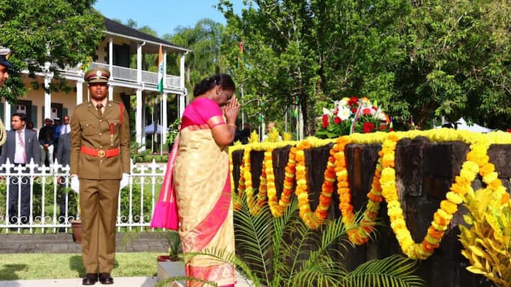 President Murmu paid respects to two significant figures in Mauritian history- Sir Seewoosagur Ramgoolam and Sir Anerood Jugnauth at the Pamplemousses Botanical Garden. (Source: X/@MEAIndia)