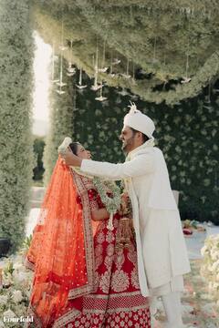 Meera Chopra Wedding: लाल जोड़े में मीरा चोपड़ा ने रक्षित केजरीवाल संग लिए सात फेरे, शादी की पहली तस्वीरें आई सामने