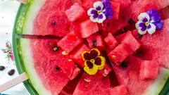Watermelon: தர்பூசணிப்பழத்தை ஃபிரிட்ஜில் வைத்து சாப்பிடலாமா? இதைப் படிங்க!