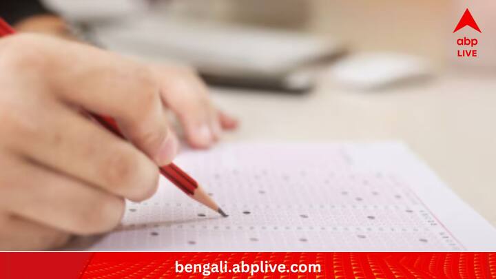 JEE, NEET, CLAT-পরীক্ষাগুলোর কথা ভাবলেই কীরকম যেন পিলে চমকে ওঠে। বাস্তবিক। পরীক্ষা হিসেবে ছেলেখেলা নয়। তার উপর প্রস্তুতির সময় গাদা, গাদা পাঠ্যবিষয় পড়ে মনে রাখতে হয়।