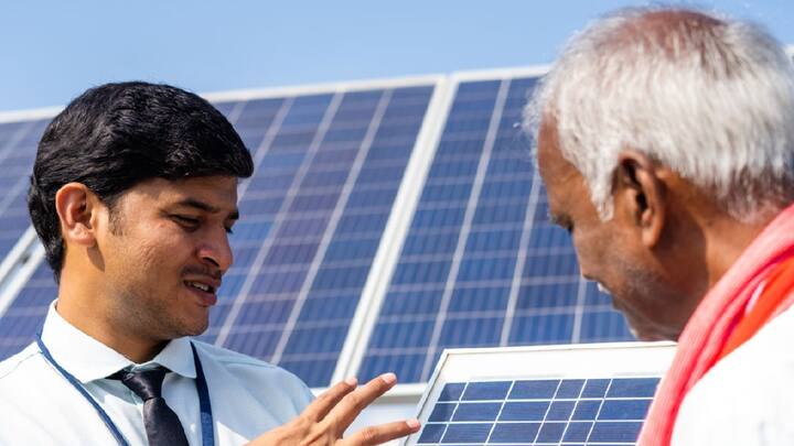 या योजनेद्वारे लाभार्थ्यांना दरमहा ३०० युनिटपर्यंत मोफत वीज मिळू शकते.याशिवाय निर्माण होणारी वीज विकून तुम्ही वार्षिक 17 ते 18 हजार रुपयांचे अतिरिक्त उत्पन्नही मिळवू शकता.