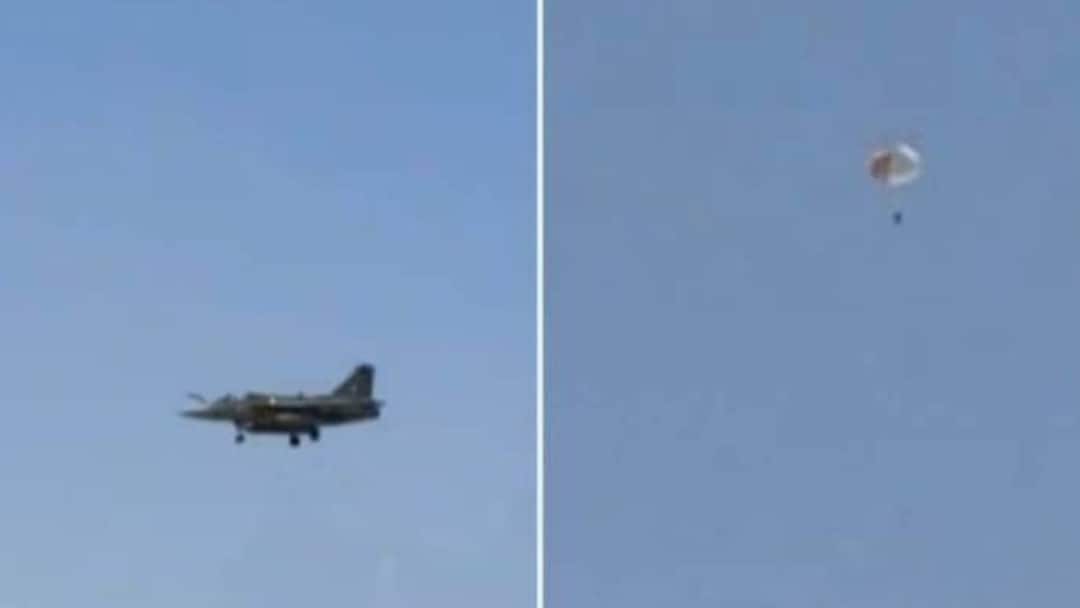Watch Video Pilot Ejects From Crashing Tejas Parachutes To Safety Watch Video: தரையில் விழுந்து நொறுங்கிய விமானம்! உயிர்தப்பிய பைலட் - திக்திக் நிமிடங்கள்!