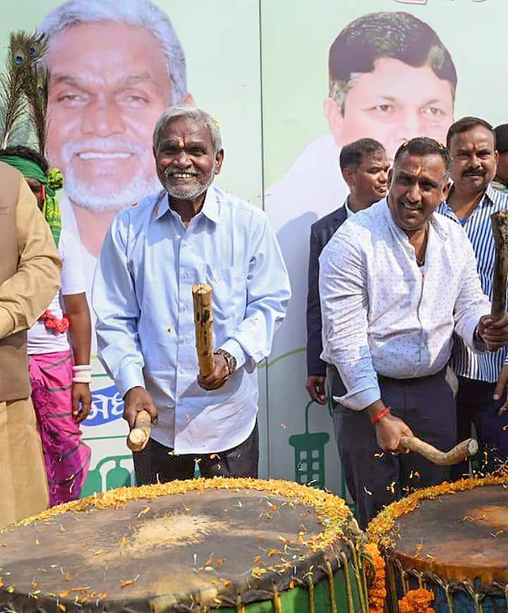 बीपीएल श्रेणी के झारखण्डवासियों को तीर्छ यात्रा कराने संबधी योजना में राज्ये के 11 और देशभर के 30 तीर्थ स्थलों को जोड़ा जाएगा. इसके अलावा भी कई अन्य फैसले बैठक में लिए गए हैं.