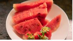 Watermelon: தர்பூசணிப்பழத்தை ஃபிரிட்ஜில் வைத்து சாப்பிடலாமா? இதைப் படிங்க!