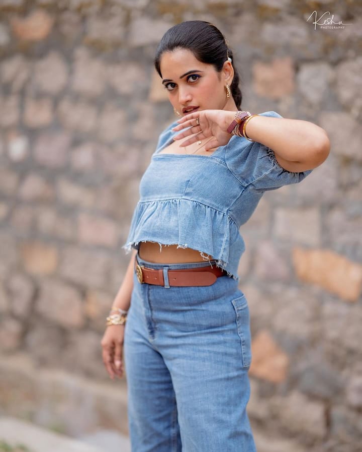 సోషల్ మీడియాలోనూ మస్త్ యాక్టివ్ గా ఉంటుంది.Photo Credit: sravanthi_chokarapu/ instagram
