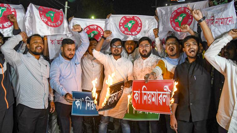 CAA Rules Notification CAA Copies Burnt By Assam Student Unions Opposition Announces Statewide Hartal CAA Rules In India: CAA के विरोध में असम में छात्र संघों ने जलाईं कानून की कापी, विपक्ष ने की  राज्यव्यापी 'हड़ताल' की घोषणा