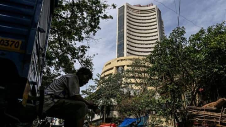 Stock Market Today BSE Sensex Rises 165 Points NSE Nifty Ends Flat Realty Bank Drag Stock Market Today: Sensex Rises 165 Points; Nifty Ends Flat Amid Volatility. Realty, Bank Drag