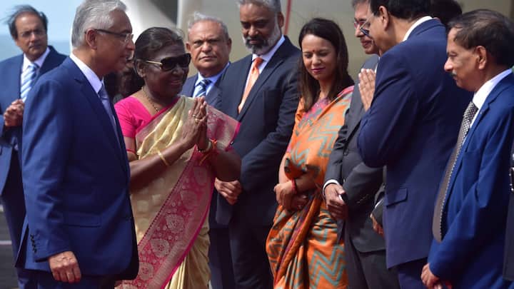She also met with other senior Mauritian dignitaries who greeted the President upon arrival. (Source: X/@MEAIndia)