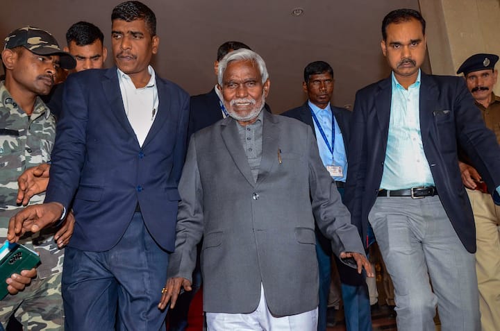 कैबिनेट सचिव वंदना दडेल ने कहा, 'महंगाई भत्ता और महंगाई राहत को चार प्रतिशत बढ़ाकर 50 प्रतिशत कर दिया गया है.' इस बढ़ोतरी से राज्य के 1.90 लाख कर्मचारियों और पेंशनभोगियों को लाभ होगा.