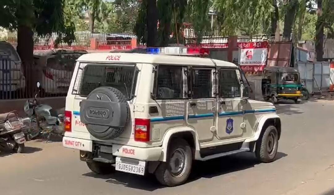 Surat Cheating News: a agent cheats to vepari over the dress material and showrooms of the amount of two crore, crime news Surat: સુરતમાં દલાલે વેપારીનું 2 કરોડનું ફૂલેકુ ફેરવ્યું, જાણ બહાર માલ સાથે ચાર દુકાનો વેચી મારી ને પછી.......