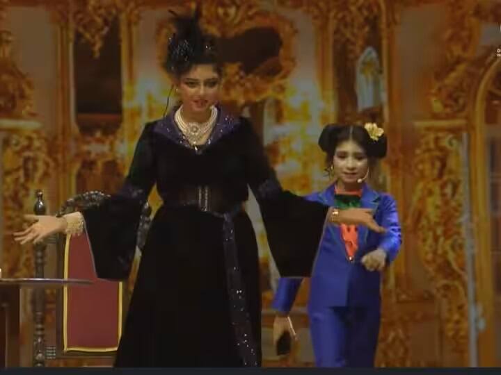 लेकिन जब कुछ वक्त पहले आराध्या के स्कूल में फंक्शन हुआ था. तो उन्होंने ड्रामा में हिस्सा लिया था. इस दौरान उनकी जो तस्वीरें सामने आई. उन्हें देखकर हर कोई हैरान रह गया था.