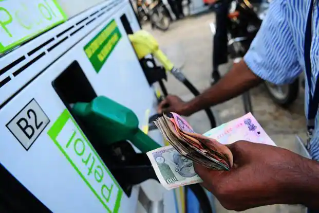 Petrol and Diesel prices reduced by Rs 2 per litre Modi govt masterstroke before Loksabha Election 2024 Petrol Diesel Prices: लोकसभेची आचारसंहिता लागण्यापूर्वी मोदी सरकारचा मास्टरस्ट्रोक, पेट्रोल-डिझेल इतक्या रुपयांनी स्वस्त