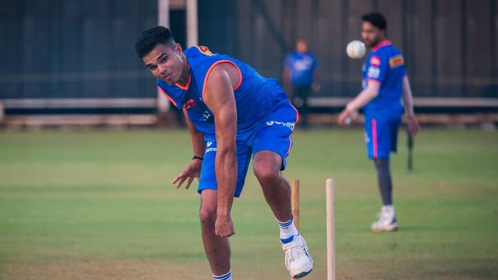 বল হাতে অর্জুন তেন্ডুলকর নিজের নিখুঁত ইয়র্কারে বেশ নজর কাড়েন। হয়তো মালিঙ্গার গুরুমন্ত্রেরই কি ফলাফল এটা?