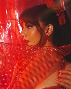 jacqueline fernandes: રેડ લૂકમાં જેકલિન ફર્નાન્ડિસનો ગ્લેમરસ અંદાજ વાયરલ