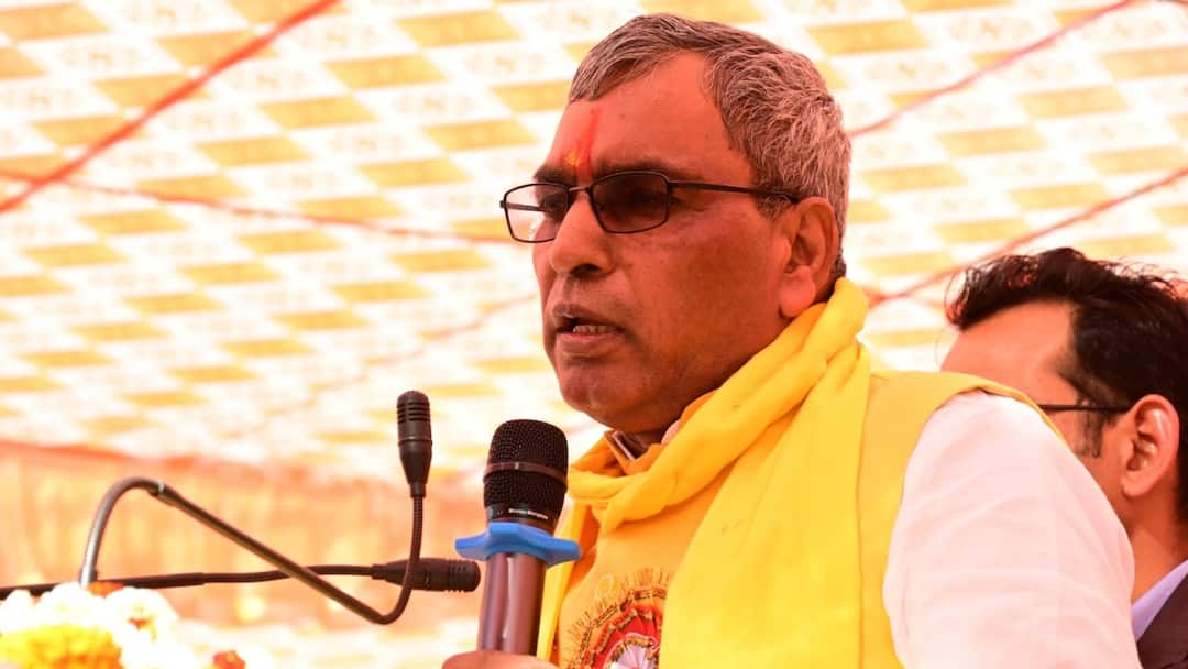 Sant Kabir Nagar: मंत्री बनने के बाद बदले ओपी राजभर, SBSP नेता की हत्या और कार्यकर्ता के अपमान पर जानें क्या कहा Sant Kabir Nagar SBSP Om Prakash Rajbhar meets family of Nandini Rajbhar praise for CM Yogi Sant Kabir Nagar: मंत्री बनने के बाद बदले ओपी राजभर, SBSP नेता की हत्या और कार्यकर्ता के अपमान पर जानें क्या कहा