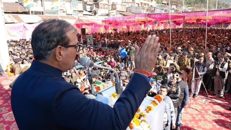 Himachal Pradesh CM Sukhvinder Singh Sukhu address meeting in Chamba target Congress rebels mlas ANN Himachal Politics: 'फाइव स्टार होटल का कौन उठा रहा खर्च? CM सुक्खू का कांग्रेस के बागियों से सवाल