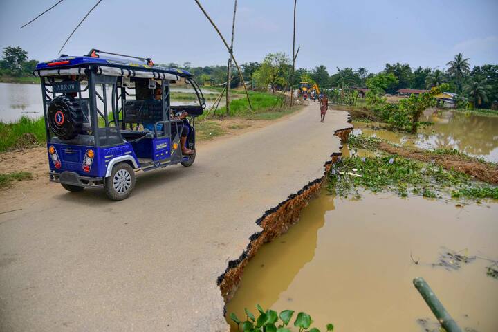 अब आपने ई-रिक्शा की सवारी तो कई बार की होगी, लेकिन क्या कभी सोचा है कि इसे चलाने वाले के पास लाइसेंस है या नहीं?
