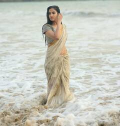 Divi Vadthya Saree Photos: సముద్రమంత నువ్వై తాకుతున్నప్పుడు... తడిసిన చీరలో దివి అందాల కనువిందు