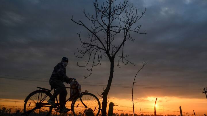 কলকাতা-সহ দুই মেদিনীপুর, দুই ২৪ পরগনায় আইসোলেটেড রেনফল হবে। তারপরে আর আবহাওয়া শুষ্ক হবে না।
