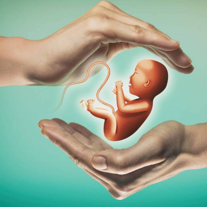 ਪ੍ਰਜਨਨ ਸੰਬੰਧੀ ਸਮੱਸਿਆਵਾਂ ਤੋਂ ਪੀੜਤ ਔਰਤਾਂ ਚਿੰਤਾ, ਤਣਾਅ ਅਤੇ ਅਲੱਗ-ਥਲੱਗ ਹੋਣ ਦੀਆਂ ਭਾਵਨਾਵਾਂ ਨਾਲ ਵੀ ਜੂਝ ਰਹੀਆਂ ਹਨ, ਇਸ ਲਈ ਇਸ ਨਾਲ ਨਜਿੱਠਣ ਲਈ ਇਹ ਸਮਝਣਾ ਜ਼ਰੂਰੀ ਹੈ ਕਿ ਬਾਂਝਪਨ ਸਿਰਫ ਔਰਤਾਂ ਦੀ ਸਮੱਸਿਆ ਨਹੀਂ ਹੈ ਅਤੇ ਇਸ ਲਈ ਦੋਸ਼ੀ ਮਹਿਸੂਸ ਕਰਨਾ ਸਹੀ ਨਹੀਂ ਹੈ। ਮਰਦਾਂ ਵਿੱਚ ਵੀ ਬਾਂਝਪਨ ਪਾਇਆ ਜਾਂਦਾ ਹੈ। ਇਸ ਲਈ, ਇੱਕ ਦੂਜੇ ਨੂੰ ਭਾਵਨਾਤਮਕ ਸਹਾਇਤਾ ਪ੍ਰਦਾਨ ਕਰਨਾ ਮਹੱਤਵਪੂਰਨ ਹੈ ਅਤੇ ਡਾਕਟਰ ਤੋਂ ਮਦਦ ਲੈਣ ਵਿੱਚ ਸੰਕੋਚ ਨਾ ਕਰਨਾ।