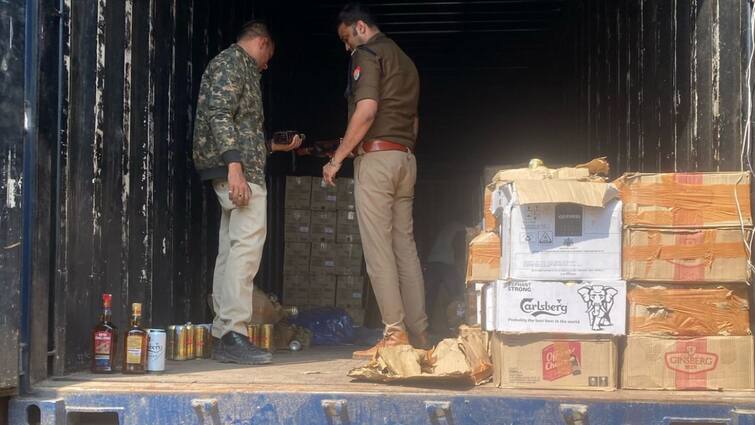 Agra police Recovered illegal liquor from container was to supplied Ludhiana to Bihar ann Agra News: आगरा में कंटेनर से भारी मात्रा में अवैध शराब बरामद, लुधियाना से बिहार में होनी थी सप्लाई