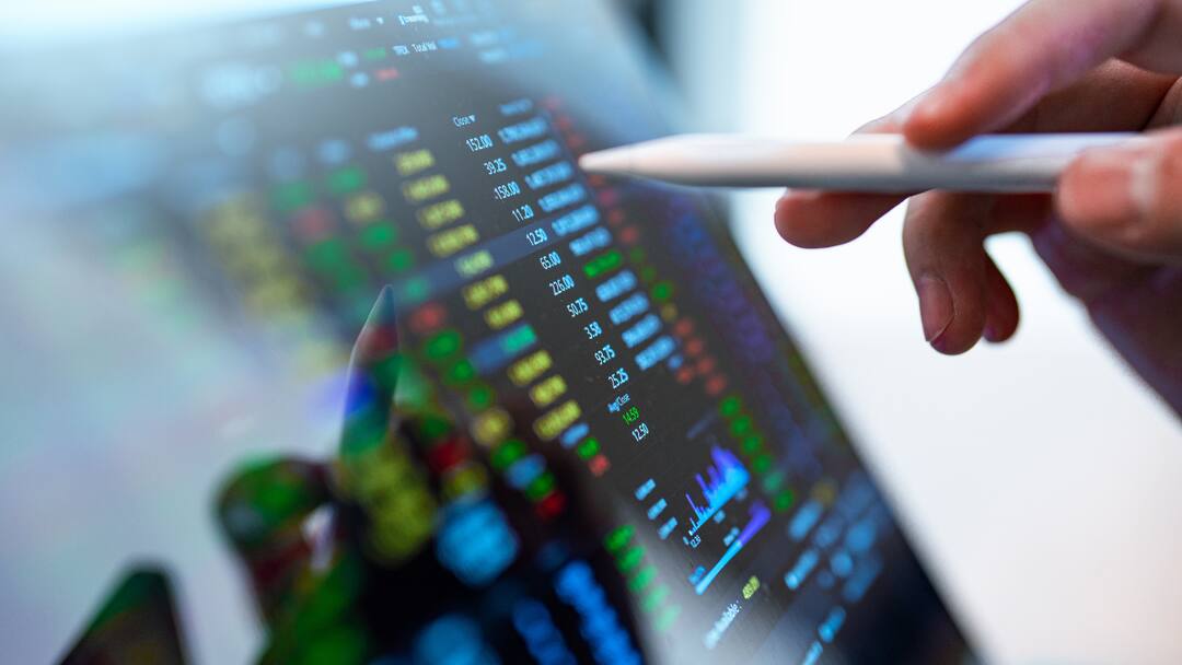 SEBI's Cautionary Signals Amplify Small And Midcaps' Woes Market regulators SEBI's Cautionary Signals Amplify Small And Midcaps' Woes