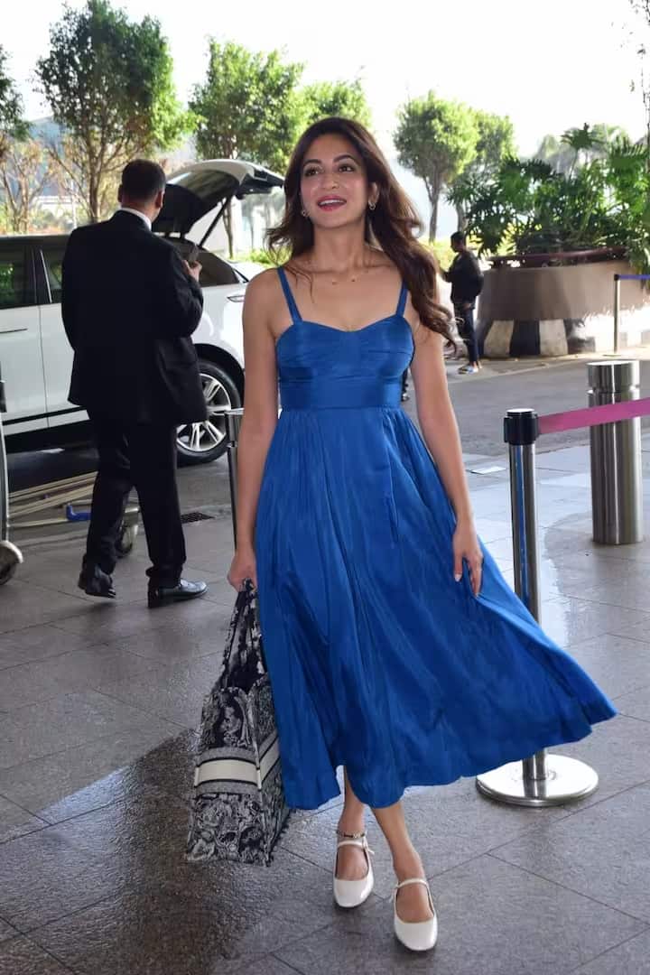 તમને જણાવી દઈએ કે કૃતિ અને પુલકિત ઘણા વર્ષોથી રિલેશનશિપમાં છે. બંનેએ 'વીરે કી વેડિંગ', 'તૈશ' અને 'પાગલપંતી' જેવી ઘણી ફિલ્મોમાં સાથે કામ કર્યું છે. હવે આ કપલ લગ્ન કરવા જઈ રહ્યું છે.  કૃતિના વર્ક ફ્રન્ટની વાત કરીએ તો તે ટૂંક સમયમાં 'રિસ્કી રોમિયો'માં જોવા મળશે.