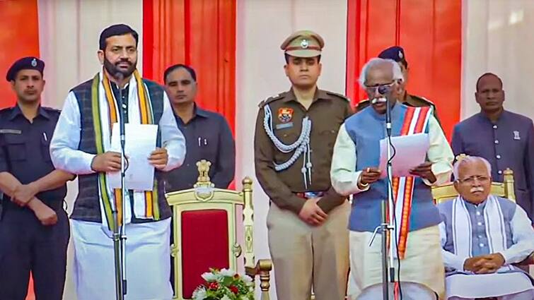 Haryana New CM Nayab Singh Saini Take Oath With 5 Ministers After Manohar Lal Khattars Resignation Haryana: हरियाणा में कौन-कौन नेता बने मंत्री? निर्दलीय विधायक को भी मौका, पढ़ें पूरी डिटेल