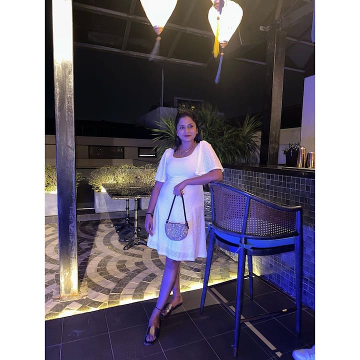 చిన్నప్పటి నుంచి నటనపై ఉన్న ఆసక్తితో మోడలింగ్ లో అడుగుపెట్టిన రక్షా బీబీఏ చదువుండగా 'రాధారమణ' అనే కన్నడ సీరియల్ లో నటించే ఛాన్స్ కొట్టేసింది.