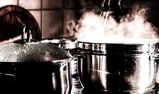 ਗੈਸ ਸਿਲੰਡਰ ਇੱਕ ਮਹੀਨੇ ਤੱਕ ਨਾ ਚੱਲਣ 'ਤੇ ਅਕਸਰ ਲੋਕ ਪ੍ਰੇਸ਼ਾਨ ਰਹਿੰਦੇ ਹਨ। ਲੋਕਾਂ ਨੂੰ ਸਮਝ ਨਹੀਂ ਆਉਂਦੀ ਕਿ ਗੈਸ ਇੰਨੀ ਜਲਦੀ ਕਿਵੇਂ ਖ਼ਤਮ ਹੋ ਗਈ।