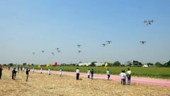 महिलाओं के साथ केंद्रीय मंत्री मीनाक्षी लेखी ने उड़ाए ड्रोन, बोलीं- बेटियां ही रखेंगी विकसित भारत की नींव