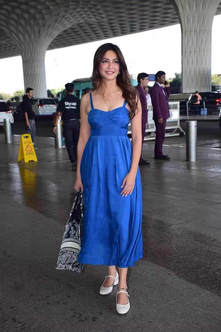 આ સમય દરમિયાન કૃતિએ પેપ્સ માટે જોરદાર પોઝ આપ્યો અને તસવીરો ક્લિક કરી.