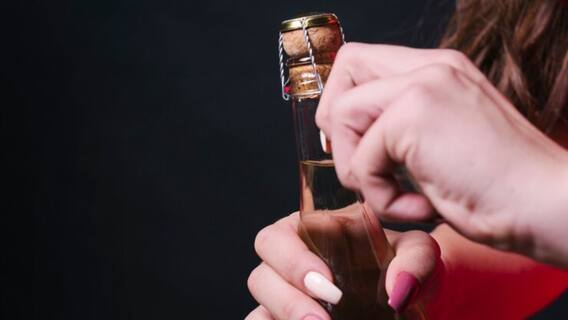 Agra News: सास को चखना नहीं देने पर होता था हंगामा, रोज चाहिए तरह-तरह के व्यंजन, बहु ने कर दी शिकायत Agra News: सास को चखना नहीं देने पर होता था हंगामा, रोज चाहिए तरह-तरह के व्यंजन, बहु ने कर दी शिकायत