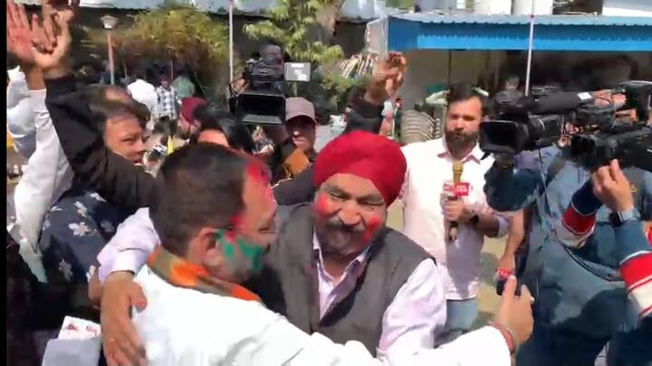 क्योंकि उन्होंने जो कहा वह करके दिखाया. इस अवसर पर मीडिया प्रमुख प्रवीण शंकर कपूर, जिला अध्यक्ष सरदार कुलजीत सिंह, मीडिया रिलेशन प्रमुख विक्रम मित्तल और निगम पार्षद हरेश ओबेरॉय के साथ पाकिस्तान से आये हिन्दू शरणार्थी के प्रतिनिधि और अफगानिस्तान से आए सिख और हिंदू शरणार्थी के प्रतिनिधि भी उपस्थित थे. जिन्हें कपूर ने नागरिक का दर्जा मिलने पर घर वाले हैं कह कर संबोधित किया.