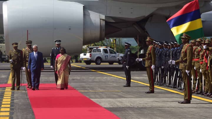 On arriving in Mauritius, she was welcomed at the airport by PM Pravind Kumar Jugnauth with full state honours. (Source: X/@MEAIndia)