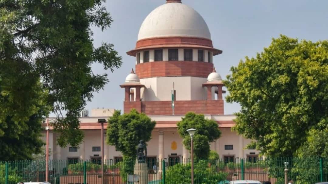 Electoral Bonds: સુપ્રીમ કોર્ટની ફટકારના એક દિવસ બાદ SBIએ ચૂંટણી બોન્ડનો ડેટા ચૂંટણી પંચને મોકલ્યો Electoral Bonds SBI Shared Data to Election Commission India Supreme Court Order Electoral Bonds: સુપ્રીમ કોર્ટની ફટકારના એક દિવસ બાદ SBIએ ચૂંટણી બોન્ડનો ડેટા ચૂંટણી પંચને મોકલ્યો