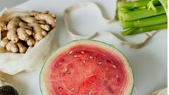 Watermelon: தர்பூசணிப்பழத்தை ஃபிரிட்ஜில் வைத்து சாப்பிடலாமா? இதைப் படிங்க!