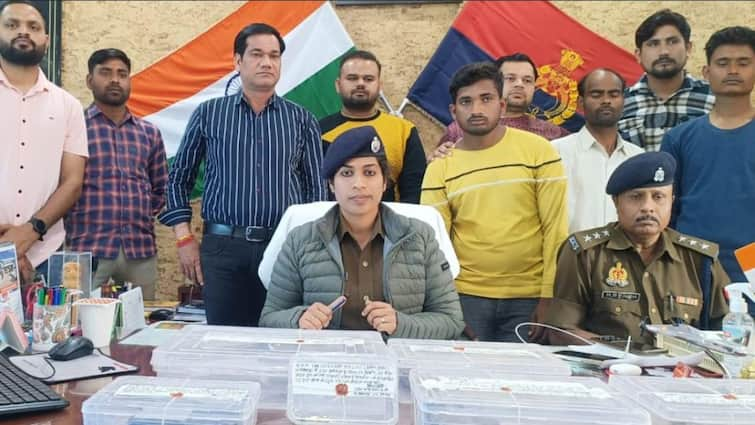 Auraiya police encounter criminals one shot leg arrested reward Rs 25,000 ann Auraiya Encounter News: औरैया पुलिस की अपराधियों से हुई मुठभेड़, एक के पैर में लगी गोली, 25,000 का इनामी गिरफ्तार