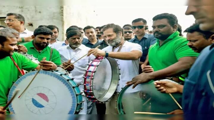 Congress leader Rahul Gandhi pledged six promises to the Adivasi communities Rahul Gandhi : தனி பட்ஜெட், பாஜக சட்ட திருத்தங்கள் வாபஸ்.. பழங்குடிகளுக்கு 6 வாக்குறுதிகள்.. ராகுல் காந்தி செம்ம அறிவிப்பு!