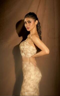 Mouni Roy: ਇੰਟਰਨੈੱਟ 'ਤੇ ਵਾਇਰਲ ਹੋਇਆ ਮੌਨੀ ਰਾਏ ਦਾ ਬਿਊਟੀ ਕੁਈਨ ਲੁੱਕ, ਪ੍ਰਸ਼ੰਸਕਾਂ ਨੇ ਕੀਤੀ ਤਾਰੀਫ