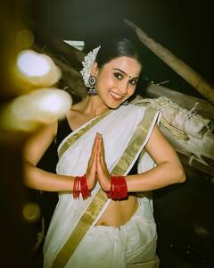 कौन हैं 24 साल की Anushka Kaushik? रवीना टंडन संग 'पटना शुक्ला' में आने वाली हैं नजर