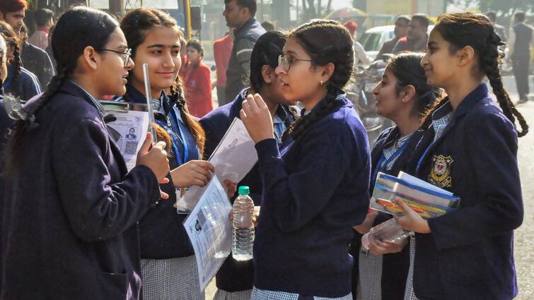 Madhya Pradesh school will not sell bags and dresses according to Bhopal Collector Kaushalendra Vikram Singh ann MP: कलेक्टर का निर्देश, प्राइवेट स्कूल संचालक नहीं बेच सकते बस्ता और बैग, नियम तोड़ा तो...