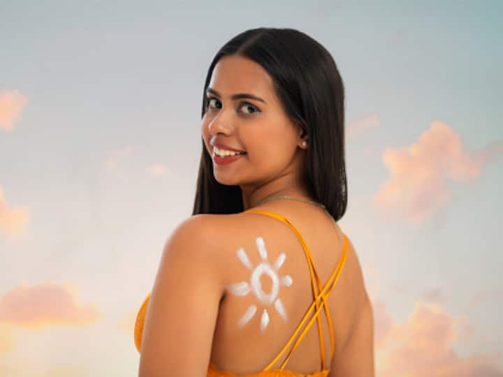 Protect with Sunscreen: Arguably the most important step in one’s morning routine, one should be wearing sunscreen every day, regardless of the weather or whether you are inside or outside. Not only does this keep your skin healthy, but it also protects you from ageing. (Image source: getty images)