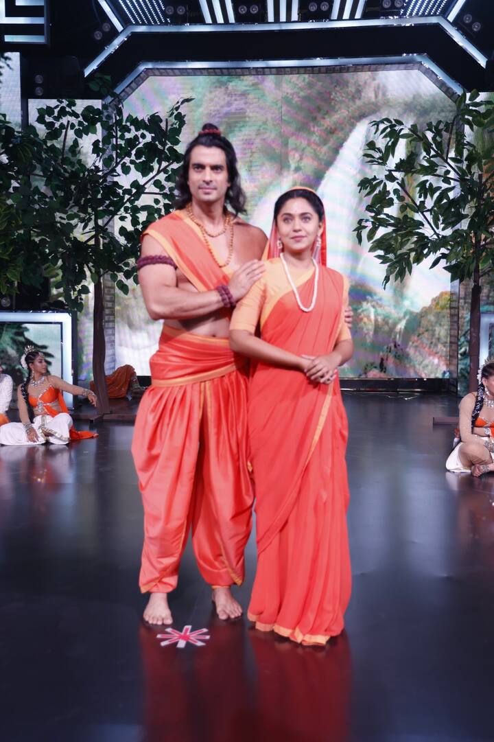 या सादरीकरणाने झी चित्र गौरव सोहळ्याला चार चाँद लागले, या सादरीकरणाने उपस्थितांची मनंसुद्धा जिंकली.  (Photo Credit : ZEE)