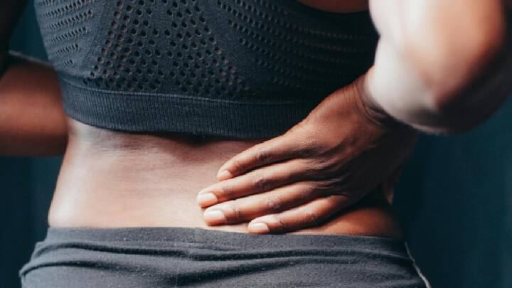 Back Pain : घरच्या घरी उपचार घेतल्यास औषधाशिवाय पाठीच्या दुखण्यापासून मुक्ती मिळू शकते.