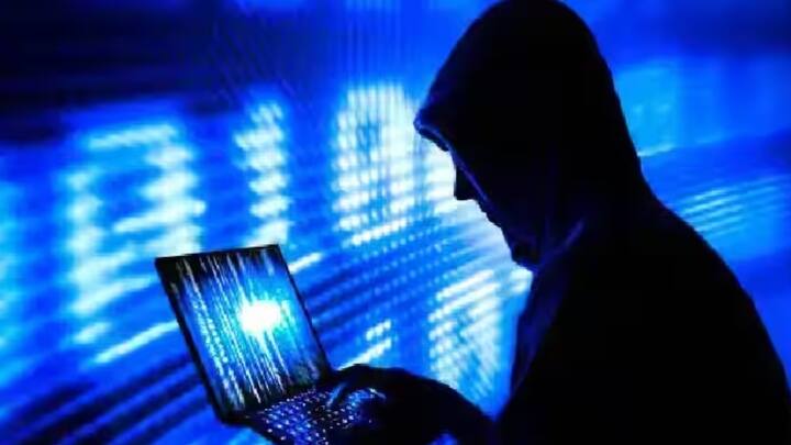 Cyber Fraud Gurugram private bank employee became Cyber ​​thug arrested selling bank account Cyber Fraud Gurugram: साइबर ठग निकला निजी बैंक का कर्मचारी, बैंक खाता बेचने के आरोप में गिरफ्तार 