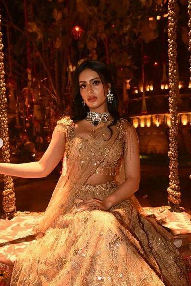 ਇਨ੍ਹਾਂ ਤਸਵੀਰਾਂ 'ਚ ਨਿਆਸਾ ਦੇਵਗਨ ਦਾ ਐਥਨਿਕ ਕਿਲਰ ਲੁੱਕ ਦੇਖਣ ਤੋਂ ਬਾਅਦ ਪ੍ਰਸ਼ੰਸਕਾਂ ਨੇ ਉਸ ਦੀ ਤਾਰੀਫ ਕੀਤੀ ਹੈ।