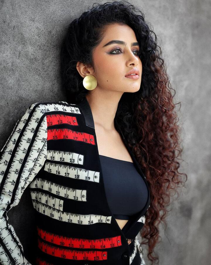தற்போது இவர் பதிவிட்டுள்ள இப்புகைப்படங்கள் இணையத்தில் வைரலாகி வருகிறது.